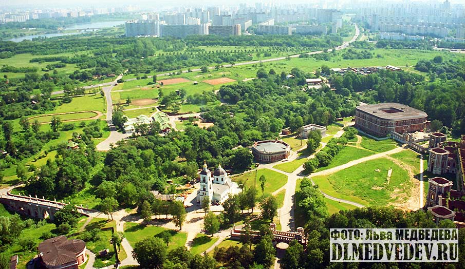 Большой дворец Царицино с вертолета Москва 1997, фото Льва Леонидовича Медведева, 4