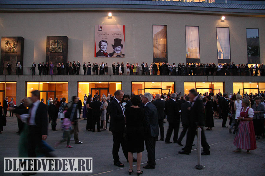 Публика Зальцбургского фестиваля Haus für Mozart Зальцбург 2013 год