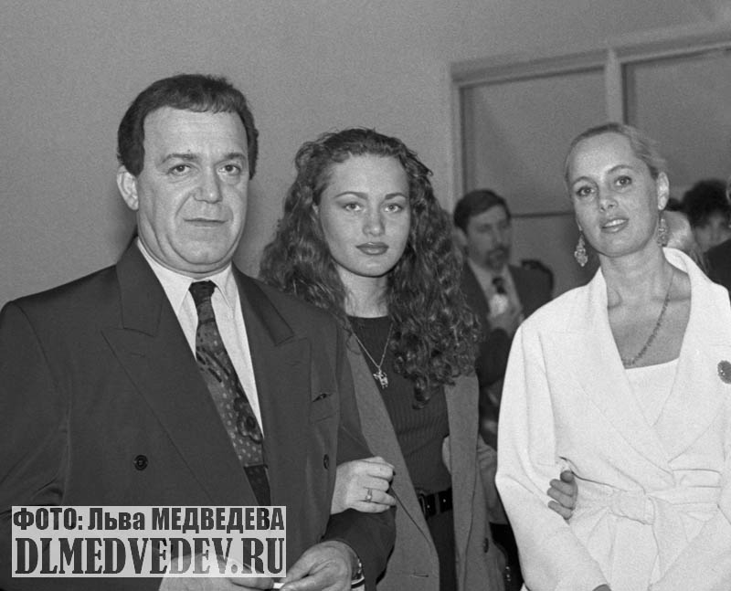 Иосиф Кобзон с дочерью и супругой, 1993 год, фото Льва Леонидовича Медведева